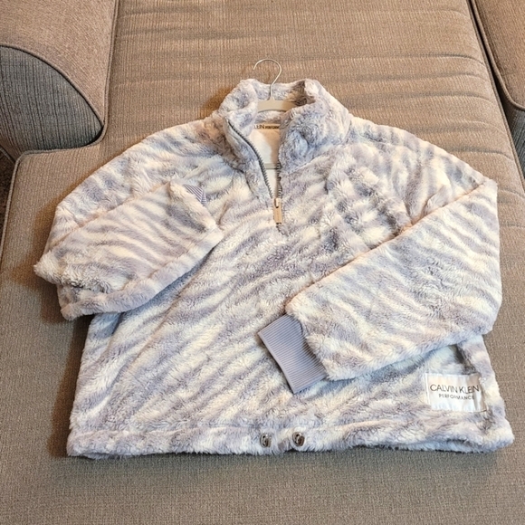 Calvin Klein Performance Light Gray Zebra Sherpa Cozy Cropped Pullover Large - Picture 1 of 9